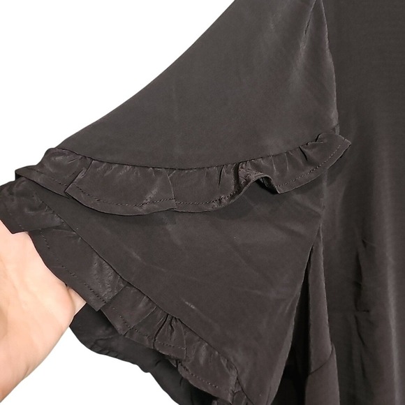 Black Torrid Women's Size 2X Blouse With Flutter Sleeves NWT - Picture 2 of 4